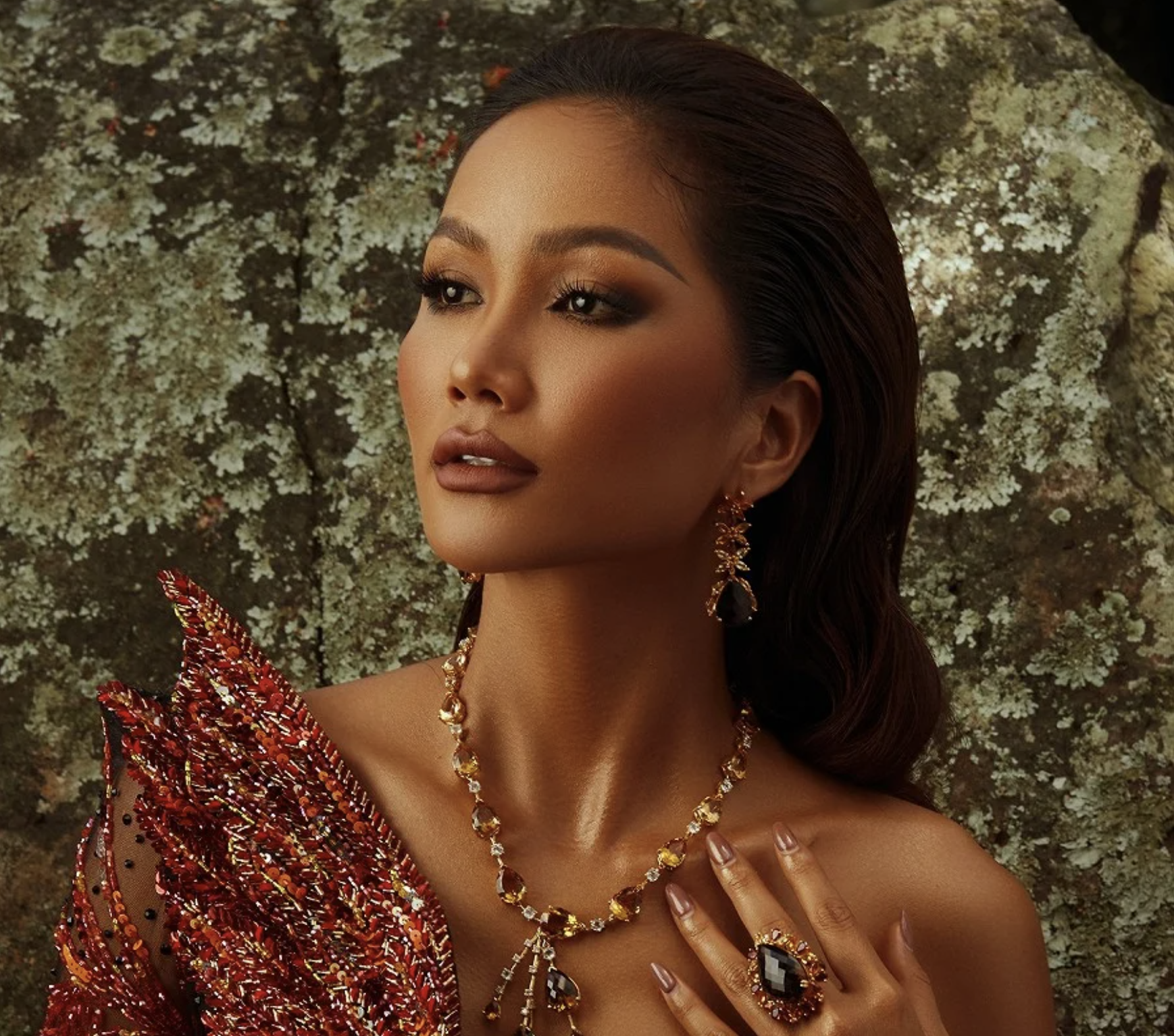 H'Hen Niê được xem là một trong số ít nàng hậu mang vẻ đẹp khác lạ của showbiz Việt. Ảnh: Internet