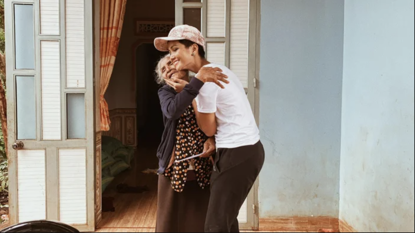 Hoa hậu H'Hen Niê là người đẹp tích cực tham gia vào các hoạt động từ thiện vì cộng đồng. Ảnh: Internet