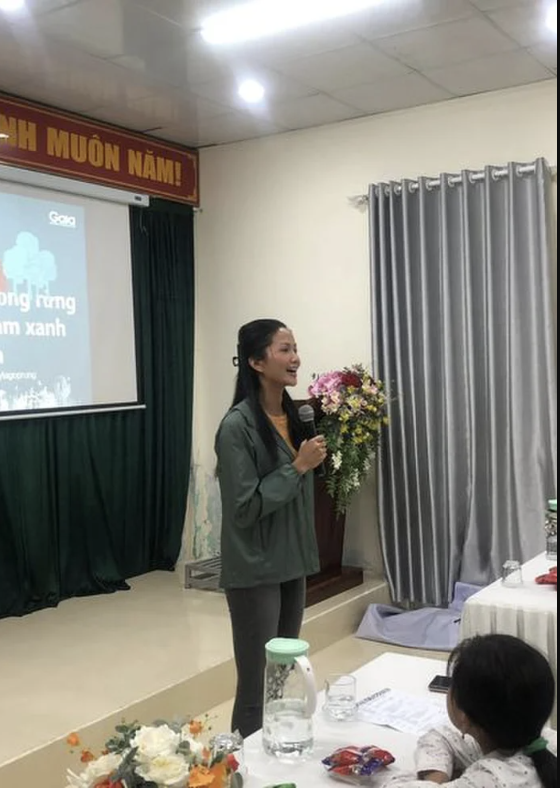 Hình ảnh đời thường của nàng hậu H'Hen Niê. Ảnh: Facebook