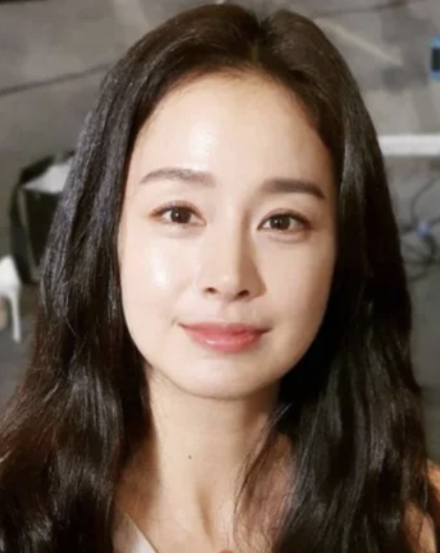 Kim Tae Hee Lần đầu Lộ Diện Sau Tin đồn Bi Rain Ngoại Tình Nhan Sắc Gây Xôn Xao Tinmoi