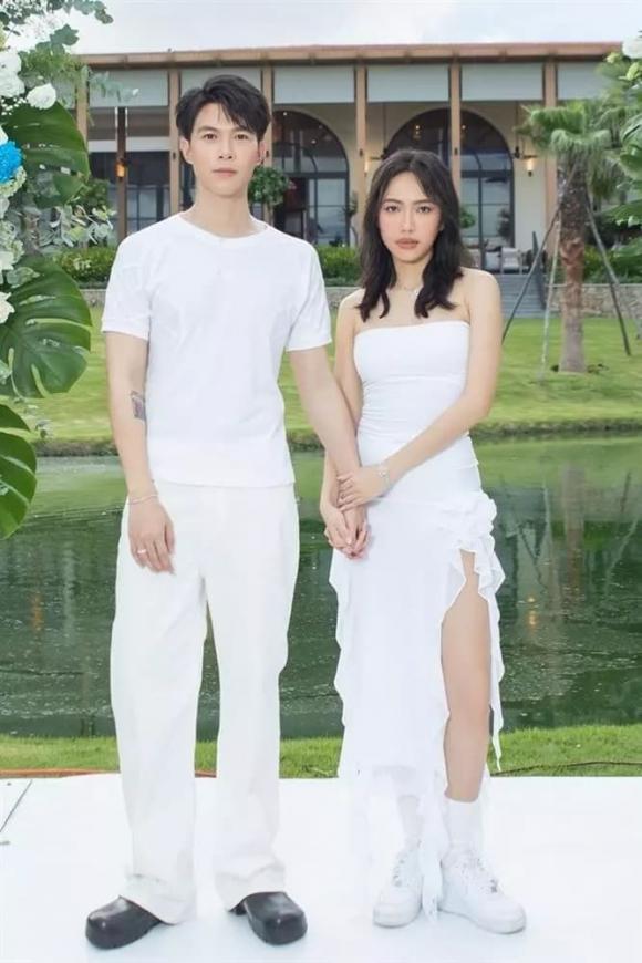 Lên đồ lộng lẫy làm phù dâu cho Diệu Nhi nhưng Ngọc Trinh hoàn toàn bị lép vế trước 2 nhân vật này - Ảnh 4 Lên đồ lộng lẫy làm phù dâu cho Diệu Nhi nhưng Ngọc Trinh hoàn toàn bị lép vế trước 2 nhân vật này - Ảnh 4
