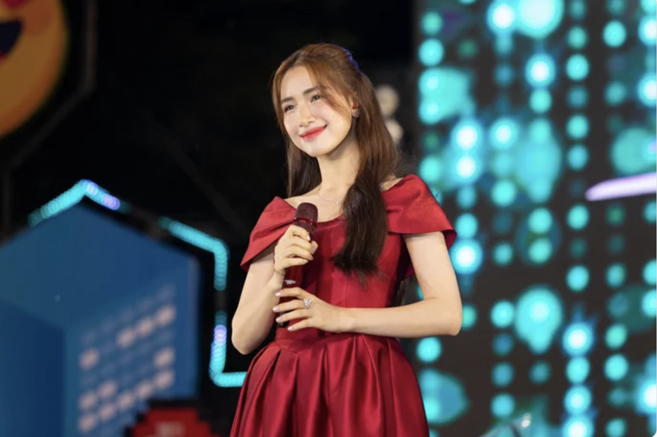 Hành động của Hoà Minzy nhận được nhiều lời khen của dân tình. Ảnh: Internet