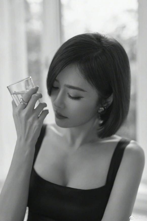 Phú Sát Hoàng hậu Tần Lam khoe nhan sắc cực phẩm trong loạt ảnh mới - Ảnh 4 Phú Sát Hoàng hậu Tần Lam khoe nhan sắc cực phẩm trong loạt ảnh mới - Ảnh 4