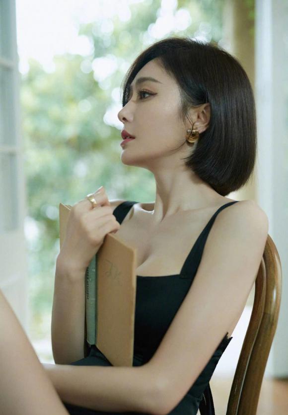 Nhan sắc xinh đẹp và trẻ trung của Tần Lam ở tuổi 43. Ảnh: Internet Nhan sắc xinh đẹp và trẻ trung của Tần Lam ở tuổi 43. Ảnh: Internet