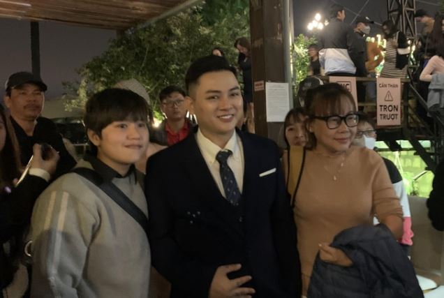 Trở lại sau 4 năm vắng bóng, Hoài Lâm vẫn nhận được sự yêu mến của đông đảo khán giả. Ảnh: Internet Trở lại sau 4 năm vắng bóng, Hoài Lâm vẫn nhận được sự yêu mến của đông đảo khán giả. Ảnh: Internet