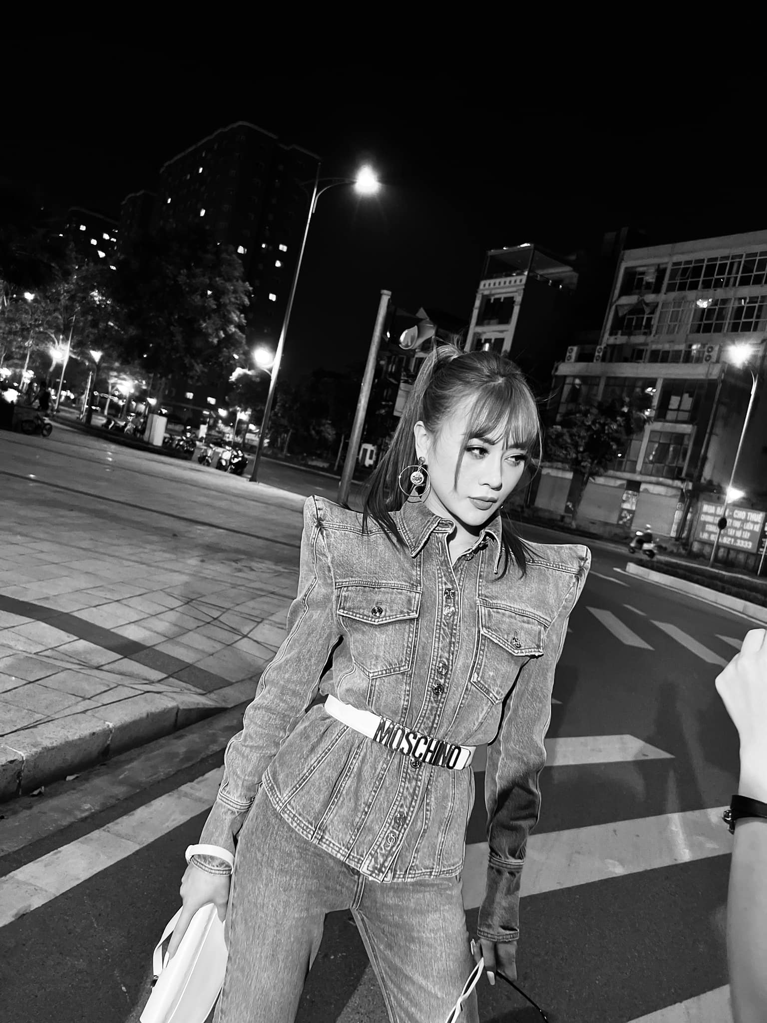 Phương Oanh liên tục 'thay áo diện mạo' sau khi comeback MXH - Ảnh 1