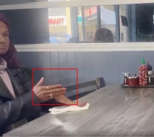 Cựu ca sĩ Kim Ngân khiến nhiều người ngỡ ngàng với diện mạo mới sau tháng ngày lang thang xin ăn - Ảnh 2 Cựu ca sĩ Kim Ngân khiến nhiều người ngỡ ngàng với diện mạo mới sau tháng ngày lang thang xin ăn - Ảnh 2