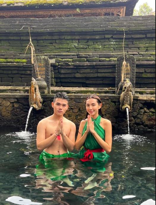 Mới đây Thùy Tiên cũng gây chú ý khi đăng tải loạt ảnh xuất hiện bên trai lạ. Ảnh: Facebook