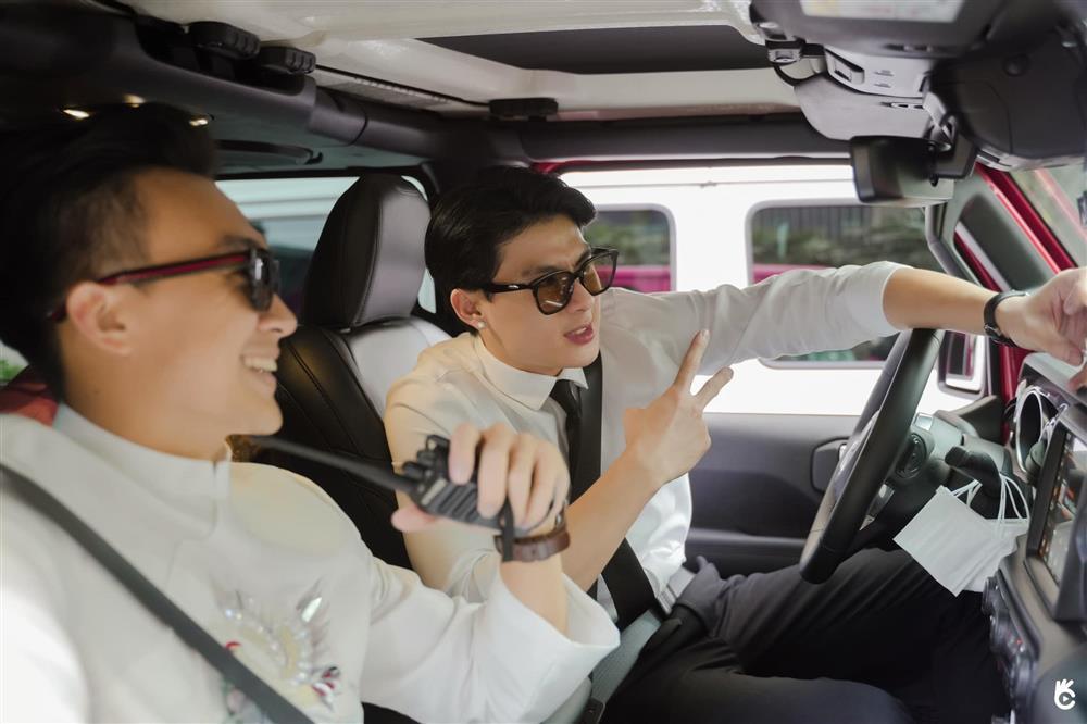 Xả full ảnh đám hỏi, ông xã Lê Âu Ngân Anh bị soi khoảnh khắc cực hài  - Ảnh 3