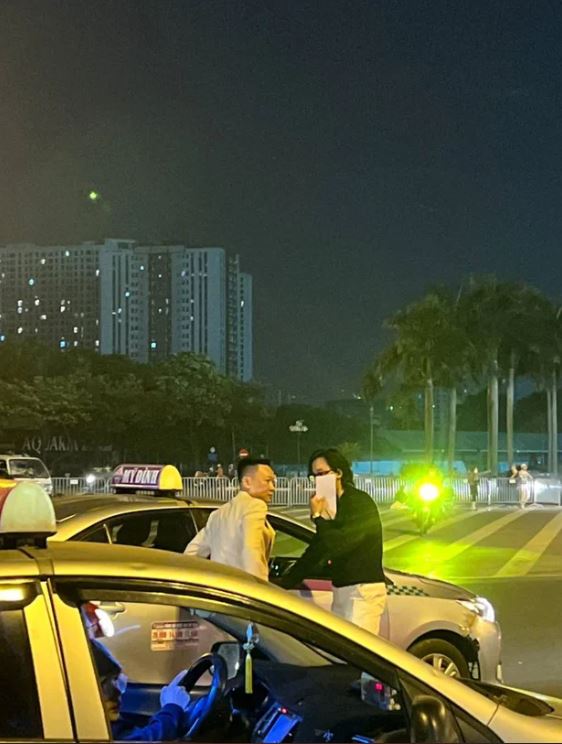 Dân tình soi ra khoảnh khắc Mai Tài Phến âm thầm xuất hiện tại liveshow mới đây của Mỹ Tâm. Ảnh: Internet Dân tình soi ra khoảnh khắc Mai Tài Phến âm thầm xuất hiện tại liveshow mới đây của Mỹ Tâm. Ảnh: Internet
