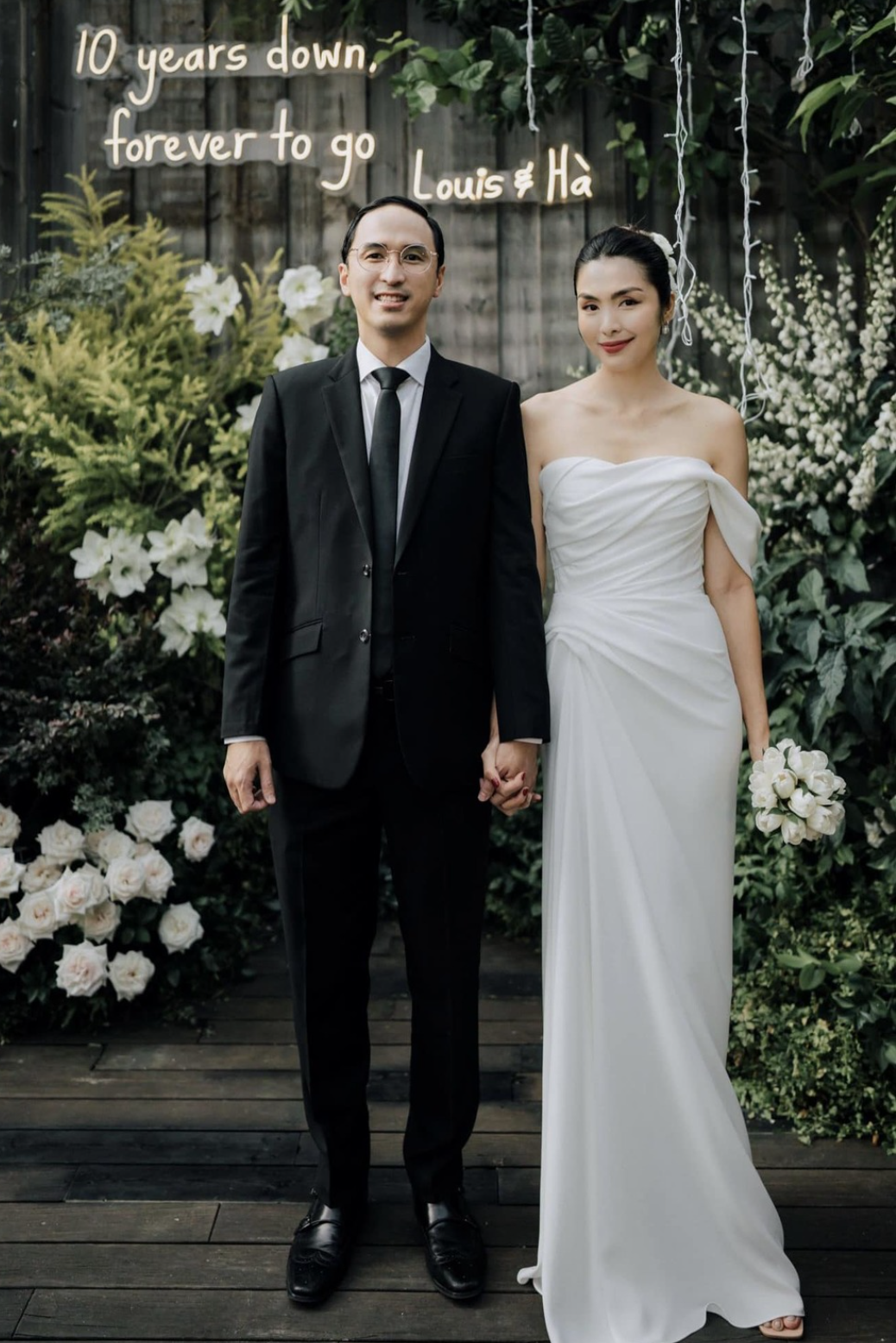 Mới đây vợ chồng Tăng Thanh Hà đã kỷ niệm 10 năm hôn nhân với loạt ảnh vô cùng lãng mạn. Ảnh: Facebook