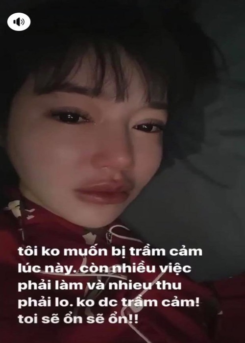 Dòng trạng thái bất ổn của Elly Trần trong quá khứ. Ảnh: Facebook Dòng trạng thái bất ổn của Elly Trần trong quá khứ. Ảnh: Facebook