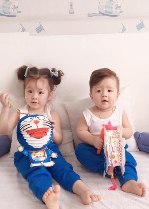 Hai nhóc tỳ vô cùng dễ thương của Elly Trần. Ảnh: Facebook Hai nhóc tỳ vô cùng dễ thương của Elly Trần. Ảnh: Facebook