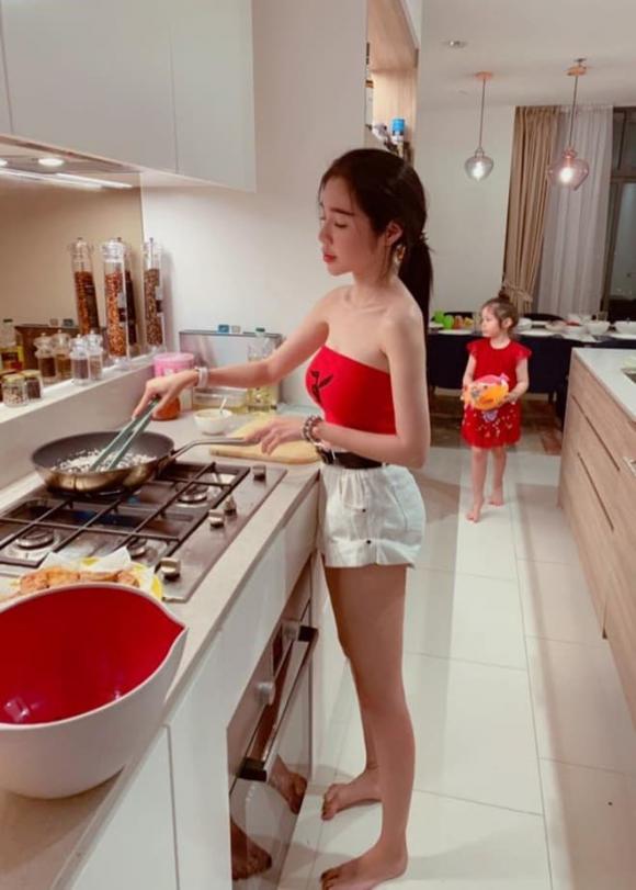 Soi khối tài sản khủng của Elly Trần ở tuổi 35 - Ảnh 5 Soi khối tài sản khủng của Elly Trần ở tuổi 35 - Ảnh 5