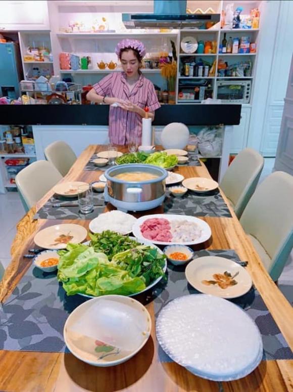 Kinh tế của người đẹp khá vững ở tuổi 35. Ảnh: Facebook Kinh tế của người đẹp khá vững ở tuổi 35. Ảnh: Facebook