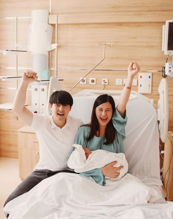 Khoảnh khắc chờ đợi và chào đón ái nữ đầu lòng chào đời. Ảnh: Internet Khoảnh khắc chờ đợi và chào đón ái nữ đầu lòng chào đời. Ảnh: Internet