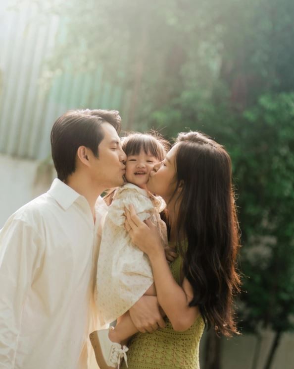 Những khoảnh khắc cực ngọt ngào của gia đình Đông Nhi, Ông Cao Thắng. Ảnh: Internet Những khoảnh khắc cực ngọt ngào của gia đình Đông Nhi, Ông Cao Thắng. Ảnh: Internet