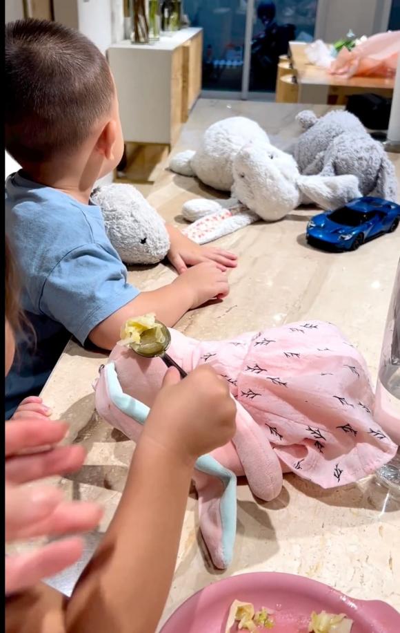 Chỉ một chi tiết nhỏ cũng đã cho thấy Hồ Ngọc Hà cực 'cuồng chồng' - Ảnh 2 Chỉ một chi tiết nhỏ cũng đã cho thấy Hồ Ngọc Hà cực 'cuồng chồng' - Ảnh 2
