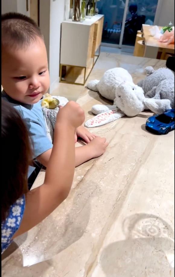 Chỉ một chi tiết nhỏ cũng đã cho thấy Hồ Ngọc Hà cực 'cuồng chồng' - Ảnh 3 Chỉ một chi tiết nhỏ cũng đã cho thấy Hồ Ngọc Hà cực 'cuồng chồng' - Ảnh 3