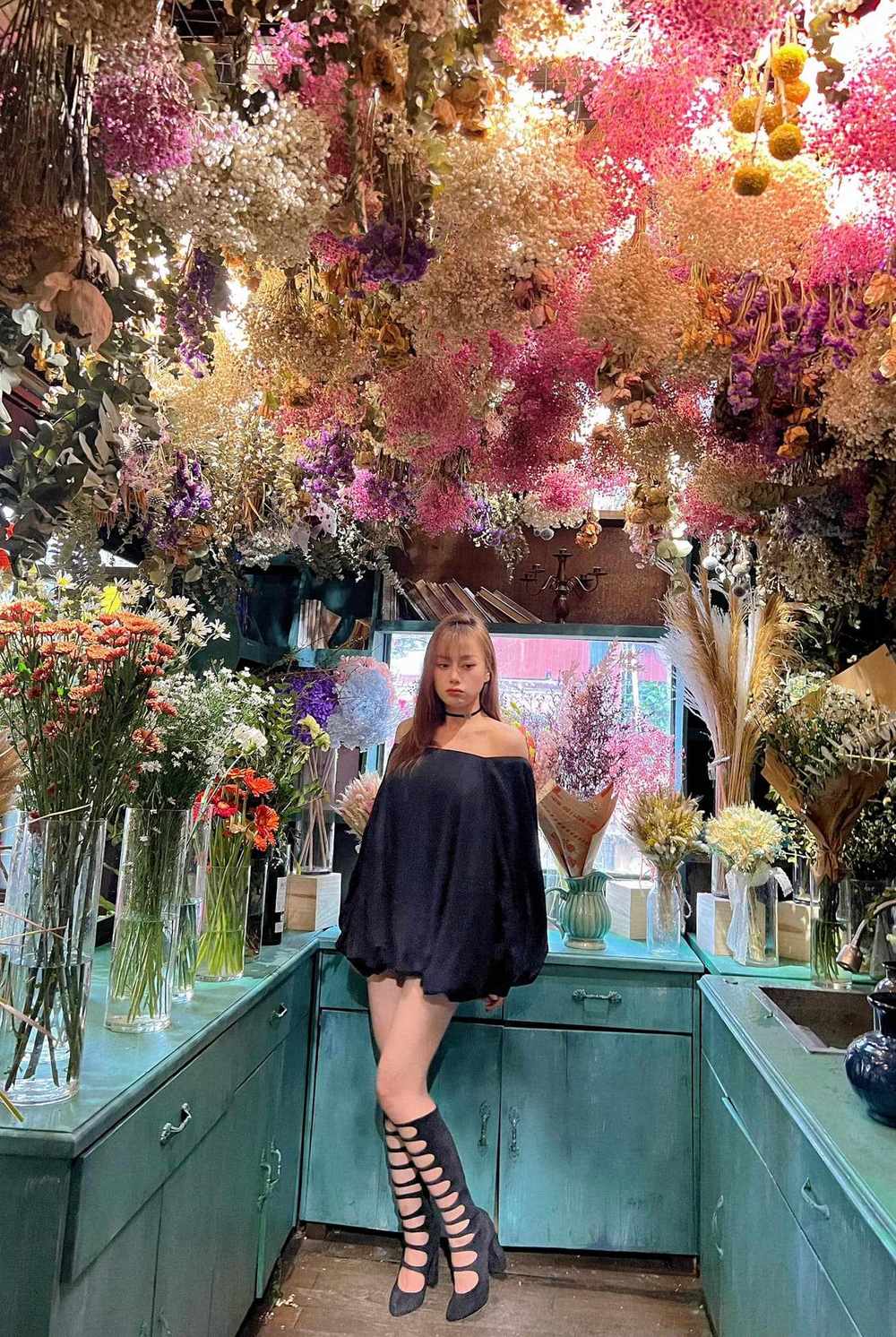 Những hình ảnh mới nhất khoe trọn sắc vóc đỉnh cao của Phương Oanh trên trang cá nhân. Ảnh: Facebook