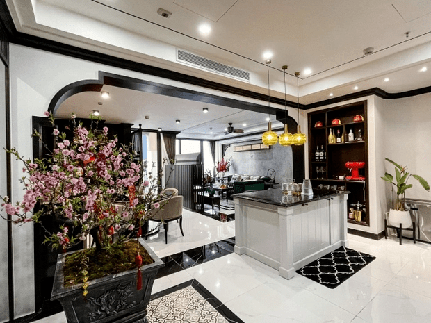 Phương Oanh lộ diện với nhan sắc trẻ trung thăng hạng sau ồn ào tình ái  - Ảnh 2