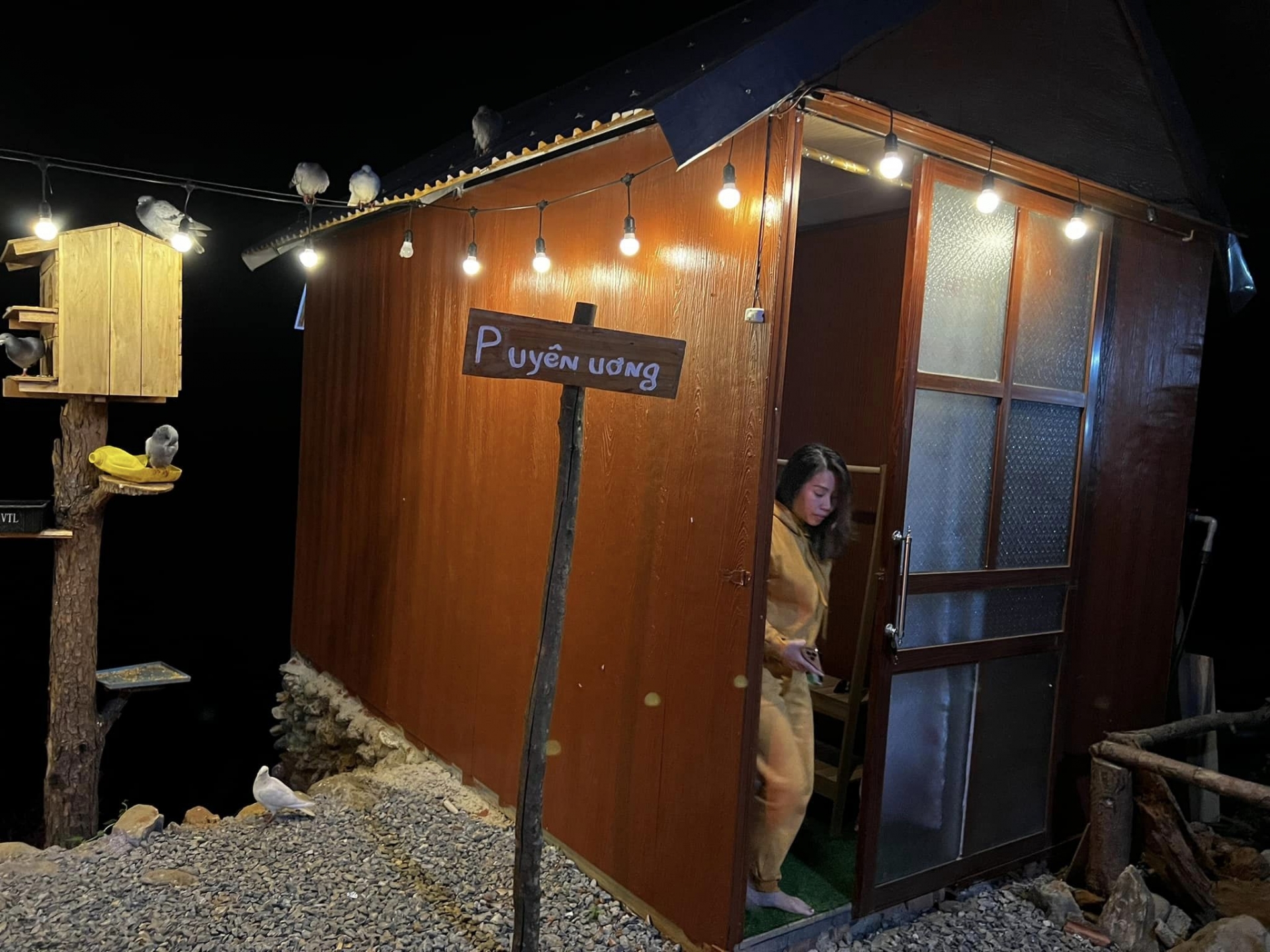 Hồng Đăng chúc mừng sinh nhật vợ, loạt ảnh nắm tay cực tình lộ hôn nhân hạnh phúc sau ồn ào - Ảnh 3