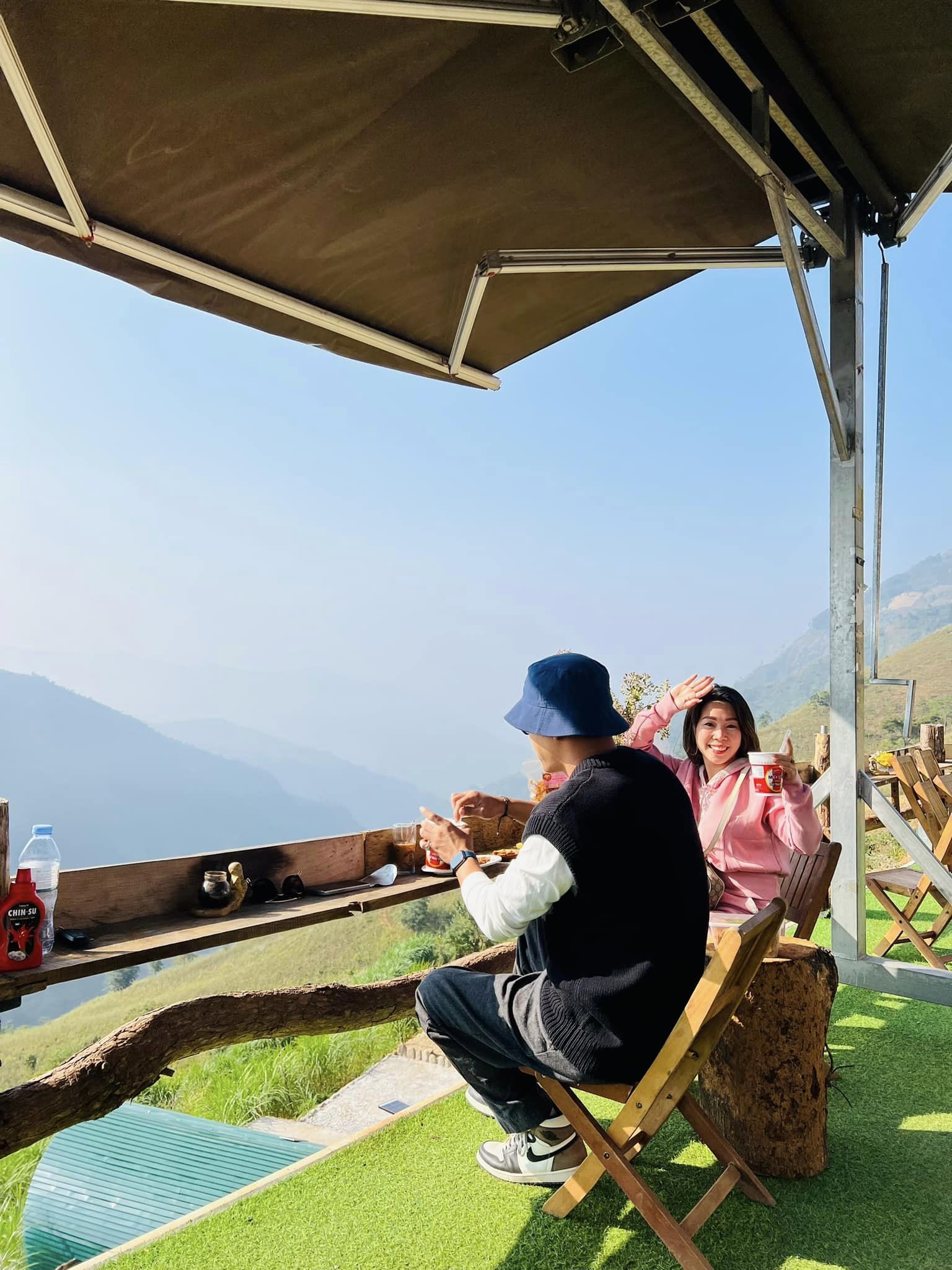 Hồng Đăng chúc mừng sinh nhật vợ, loạt ảnh nắm tay cực tình lộ hôn nhân hạnh phúc sau ồn ào - Ảnh 8