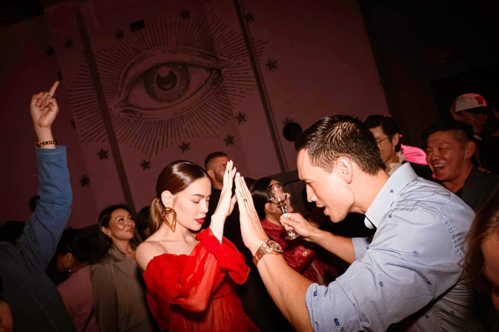 Kim Lý có màn đọ sắc bên thị vệ của Diên Hi Công Lược trên thảm đỏ - Ảnh 2