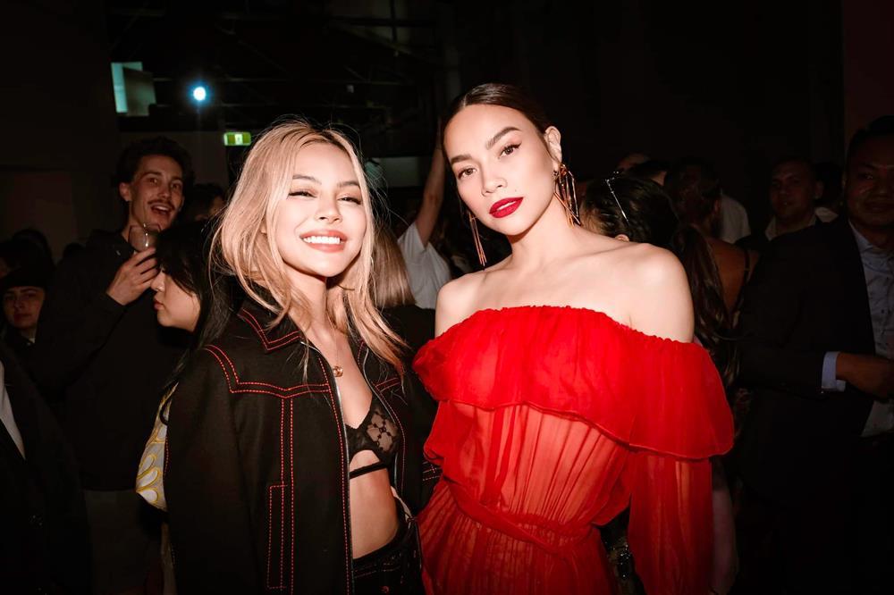 Hồ Ngọc Hà có màn đọ sắc với nhiều mỹ nhân nổi tiếng tại sự kiện. Ảnh: Internet