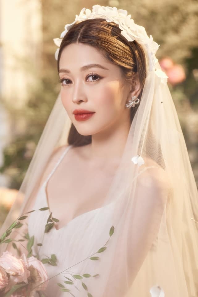 Loạt ảnh cưới vô cùng lãng mạn của Á hậu Phương Nga và Bình An. Ảnh: Internet Loạt ảnh cưới vô cùng lãng mạn của Á hậu Phương Nga và Bình An. Ảnh: Internet