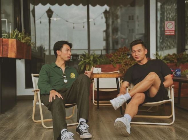 Cuộc nói chuyện cực chill của Đen Vâu và Độ Mixi. Ảnh: Internet Cuộc nói chuyện cực chill của Đen Vâu và Độ Mixi. Ảnh: Internet