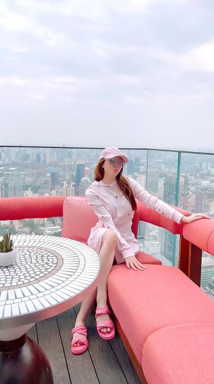 Lý Nhã Kỳ với những hình ảnh vô cùng sang chảnh bên nước ngoài. Ảnh: Facebook Lý Nhã Kỳ với những hình ảnh vô cùng sang chảnh bên nước ngoài. Ảnh: Facebook