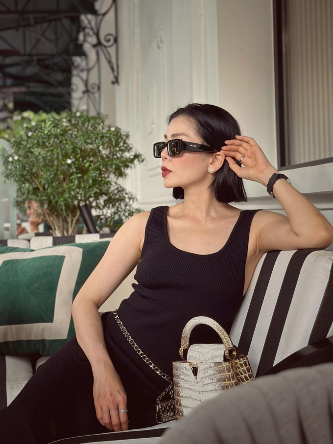 Xách túi cá sấu đi sắm núi đồ hiệu, Lệ Quyên khiến CDM 'mắt tròn mắt dẹt' - Ảnh 1 Xách túi cá sấu đi sắm núi đồ hiệu, Lệ Quyên khiến CDM 'mắt tròn mắt dẹt' - Ảnh 1
