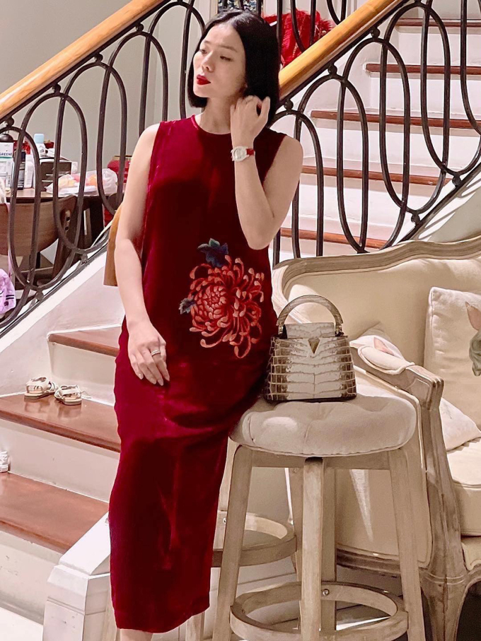 Xách túi cá sấu đi sắm núi đồ hiệu, Lệ Quyên khiến CDM 'mắt tròn mắt dẹt' - Ảnh 2 Xách túi cá sấu đi sắm núi đồ hiệu, Lệ Quyên khiến CDM 'mắt tròn mắt dẹt' - Ảnh 2