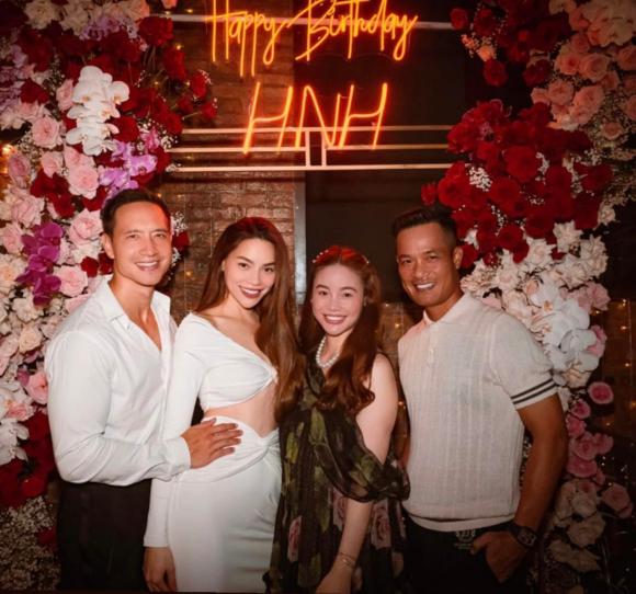 Hồ Ngọc Hà trong tiệc sinh nhật của mình. Ảnh: Facebook Hồ Ngọc Hà trong tiệc sinh nhật của mình. Ảnh: Facebook