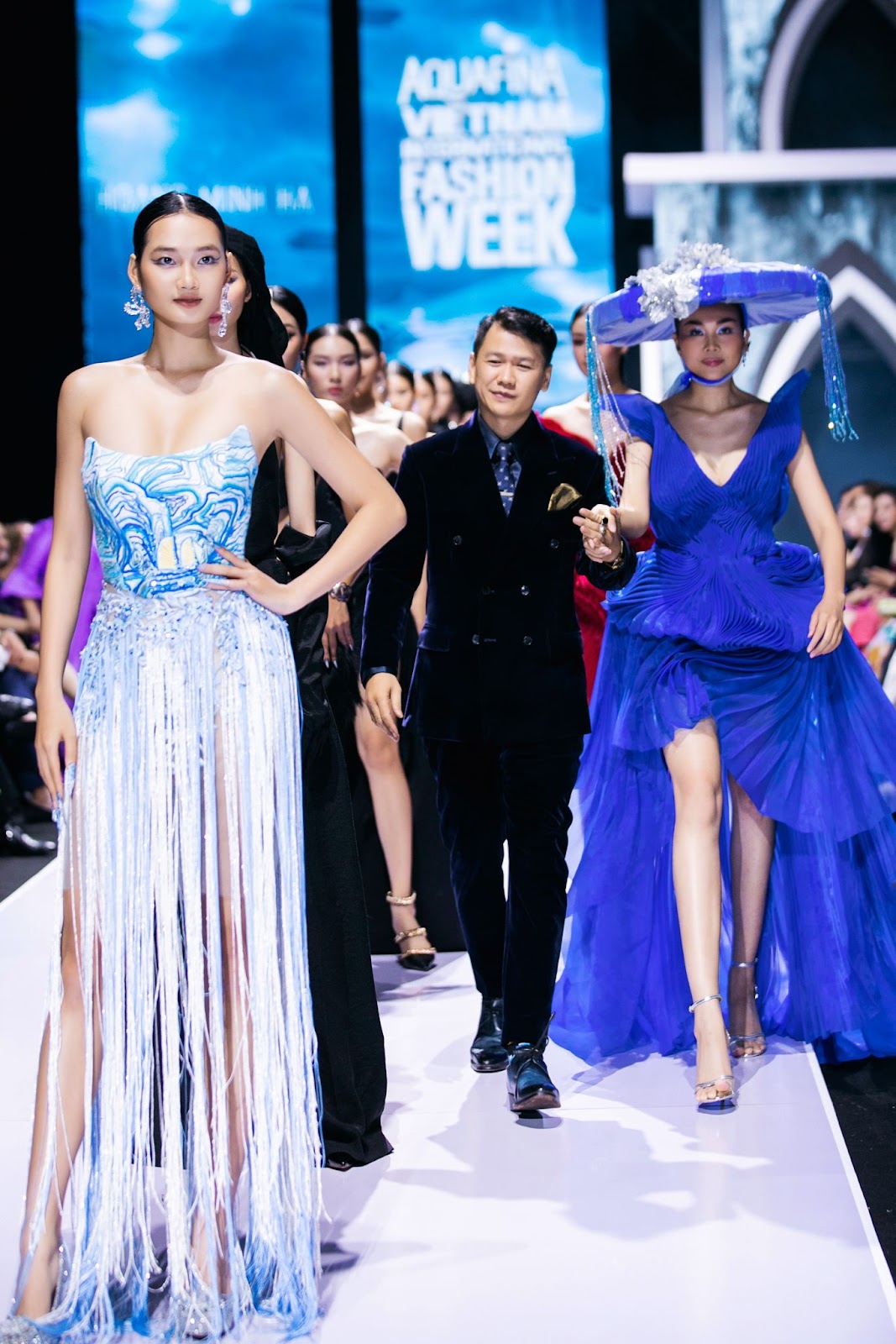 Siêu mẫu Thanh Hằng hóa thân thành 'nữ hoàng của nước' trong buổi trình diễn mới đây. Ảnh: Internet