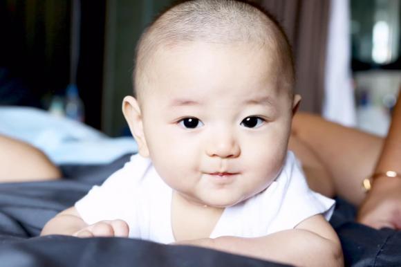 Trà My Idol khiến dân tình phát sốt với loạt ảnh quý tử đầu lòng thủa mới sinh - Ảnh 3 Trà My Idol khiến dân tình phát sốt với loạt ảnh quý tử đầu lòng thủa mới sinh - Ảnh 3