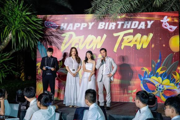 Trương Ngọc Ánh và chồng cũ Trần Bảo Sơn xuất hiện trong tiệc sinh nhật của ái nữ với những khoảnh khắc hiếm hoi cùng nhau. Ảnh: Facebook Trương Ngọc Ánh và chồng cũ Trần Bảo Sơn xuất hiện trong tiệc sinh nhật của ái nữ với những khoảnh khắc hiếm hoi cùng nhau. Ảnh: Facebook