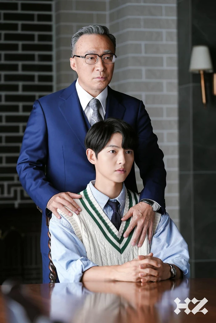 Song Joong Ki thừa nhận cảm thấy 'tội lỗi' vì ngoại hình trẻ trung của mình - Ảnh 1