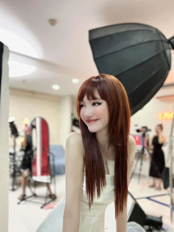 Elly Trần phản ứng bất ngờ khi bị fan yêu cầu tắt app - Ảnh 2 Elly Trần phản ứng bất ngờ khi bị fan yêu cầu tắt app - Ảnh 2