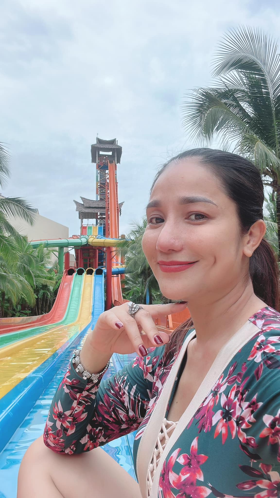 Cát Tường bị chê già khi xả ảnh diện đồ tắm - Ảnh 2