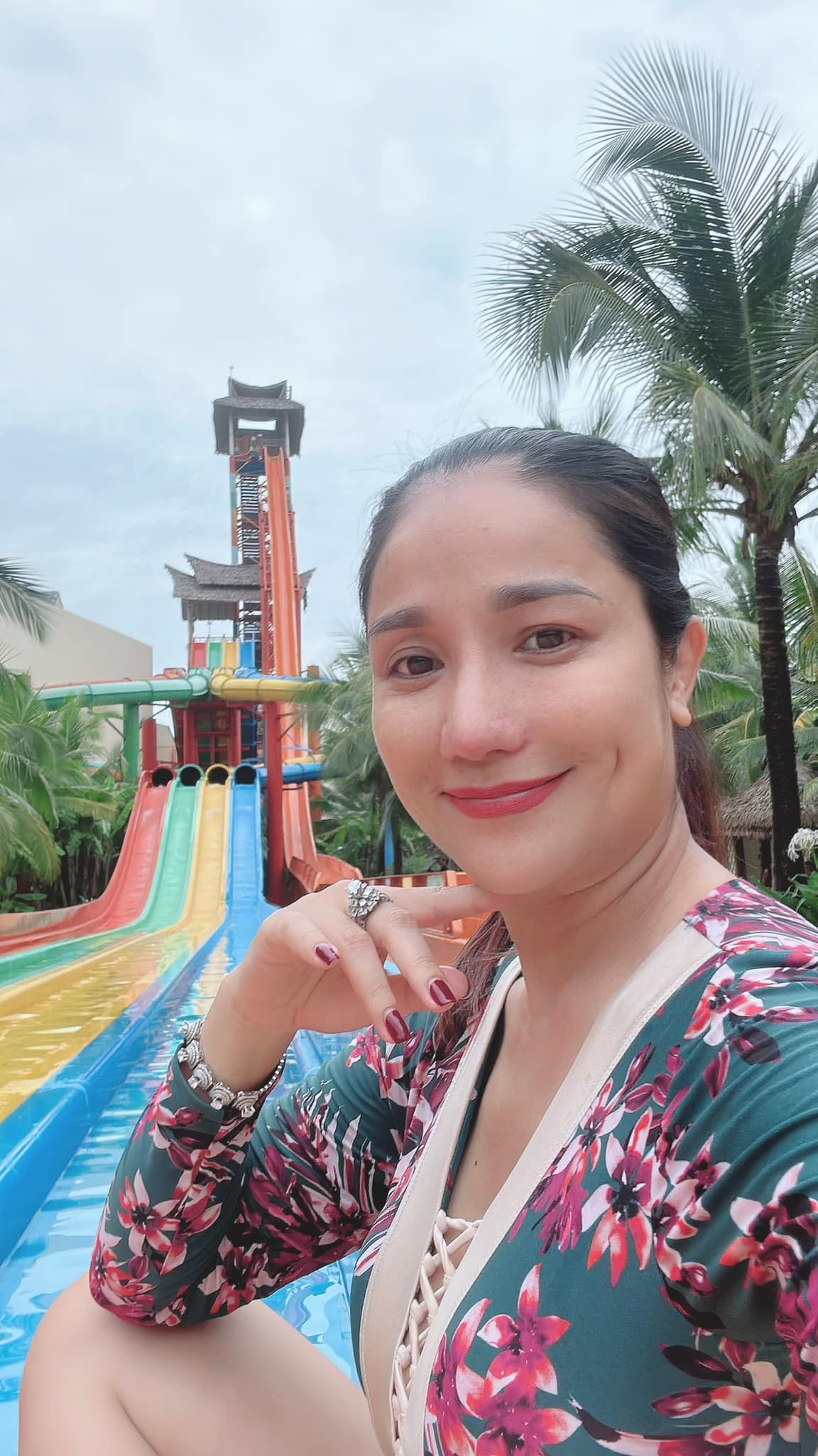 Cát Tường khoe loạt ảnh mới trên trang cá nhân và bị nhận xét kém duyên. Ảnh: Facebook