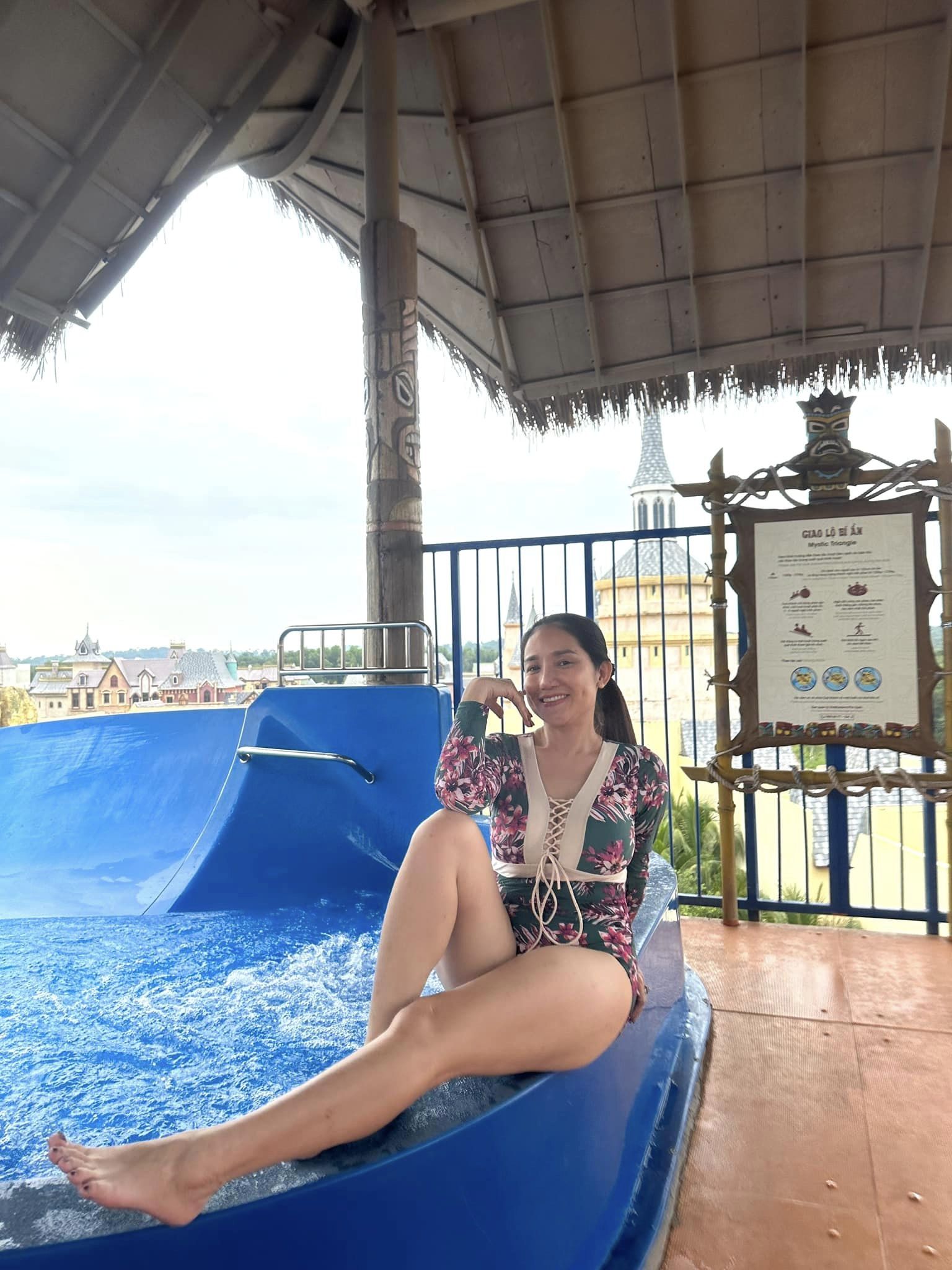 Cát Tường bị chê già khi xả ảnh diện đồ tắm - Ảnh 5