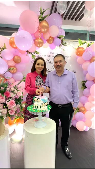 'Cô Trúc' Mai Thu Huyền xả loạt ảnh cực ngọt ngào bên ông xã dịp 20 năm ngày cưới - Ảnh 3 'Cô Trúc' Mai Thu Huyền xả loạt ảnh cực ngọt ngào bên ông xã dịp 20 năm ngày cưới - Ảnh 3