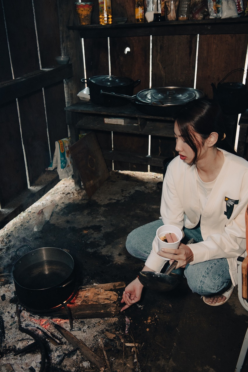 Thùy Tiên thời gian gần đây đang có chuyến thiện nguyện kéo dài. Ảnh: Internet