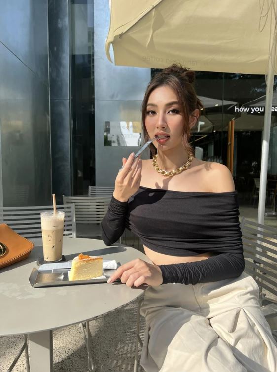 Lên đồ sương sương dạo phố, Thùy Tiên nhận cơn mưa lời khen vì visual đỉnh cao - Ảnh 2 Lên đồ sương sương dạo phố, Thùy Tiên nhận cơn mưa lời khen vì visual đỉnh cao - Ảnh 2