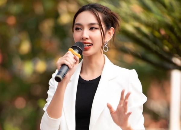 Thùy Tiên e thẹn khi được hỏi về Quang Linh Vlogs, cảm xúc dâng trào với hành trình tại châu Phi - Ảnh 1 Thùy Tiên e thẹn khi được hỏi về Quang Linh Vlogs, cảm xúc dâng trào với hành trình tại châu Phi - Ảnh 1