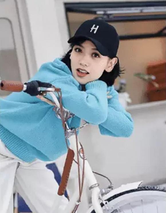 Sau khi công khai hẹn hò trước truyền thông cả Lý Hiểu Phong và Dương Mịch đều khá thoải mái thể hiện tình cảm. Ảnh: Internet Sau khi công khai hẹn hò trước truyền thông cả Lý Hiểu Phong và Dương Mịch đều khá thoải mái thể hiện tình cảm. Ảnh: Internet