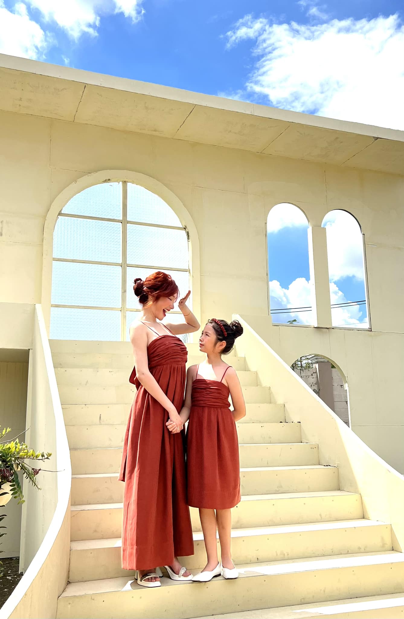 Cách đây ít ngày Elly Trần bất ngờ thông báo ngừng việc tố chồng Tây vì bận chăm sóc con cũng như kiếm tiền. Ảnh: Facebook