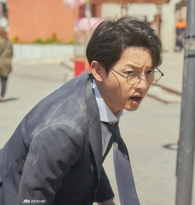 Tạo hình của Song Joong Ki trong Cậu út nhà tài phiệt. Ảnh: Internet Tạo hình của Song Joong Ki trong Cậu út nhà tài phiệt. Ảnh: Internet